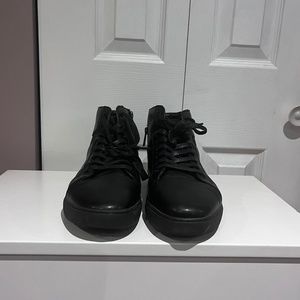 Steve Madden High top waterproof Sneakers. Black size 11 MEN US